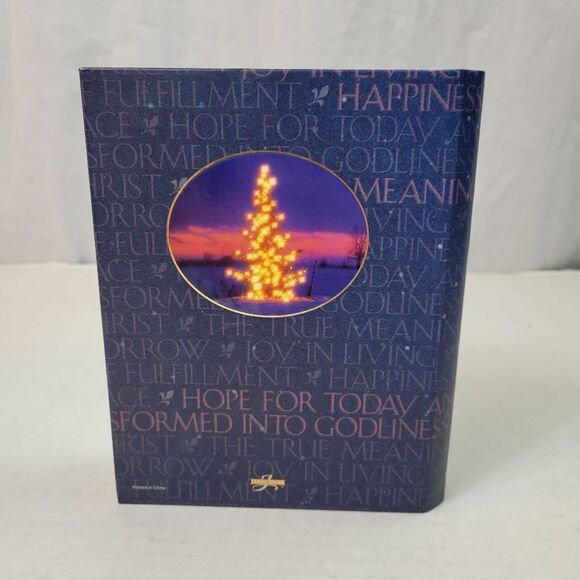 The Glory of Christmas by Charles Swindoll and Max‎ Lucado Gift Set - Picture 3 of 11